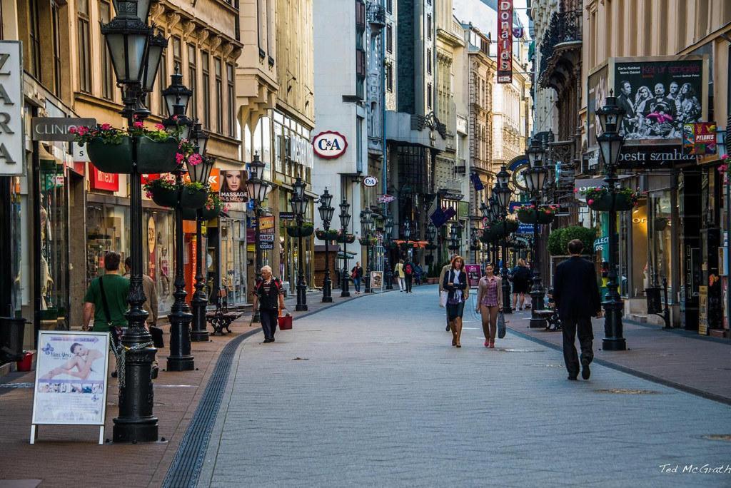 Studio With Terrace In Heart Of The City Budapest Exteriör bild