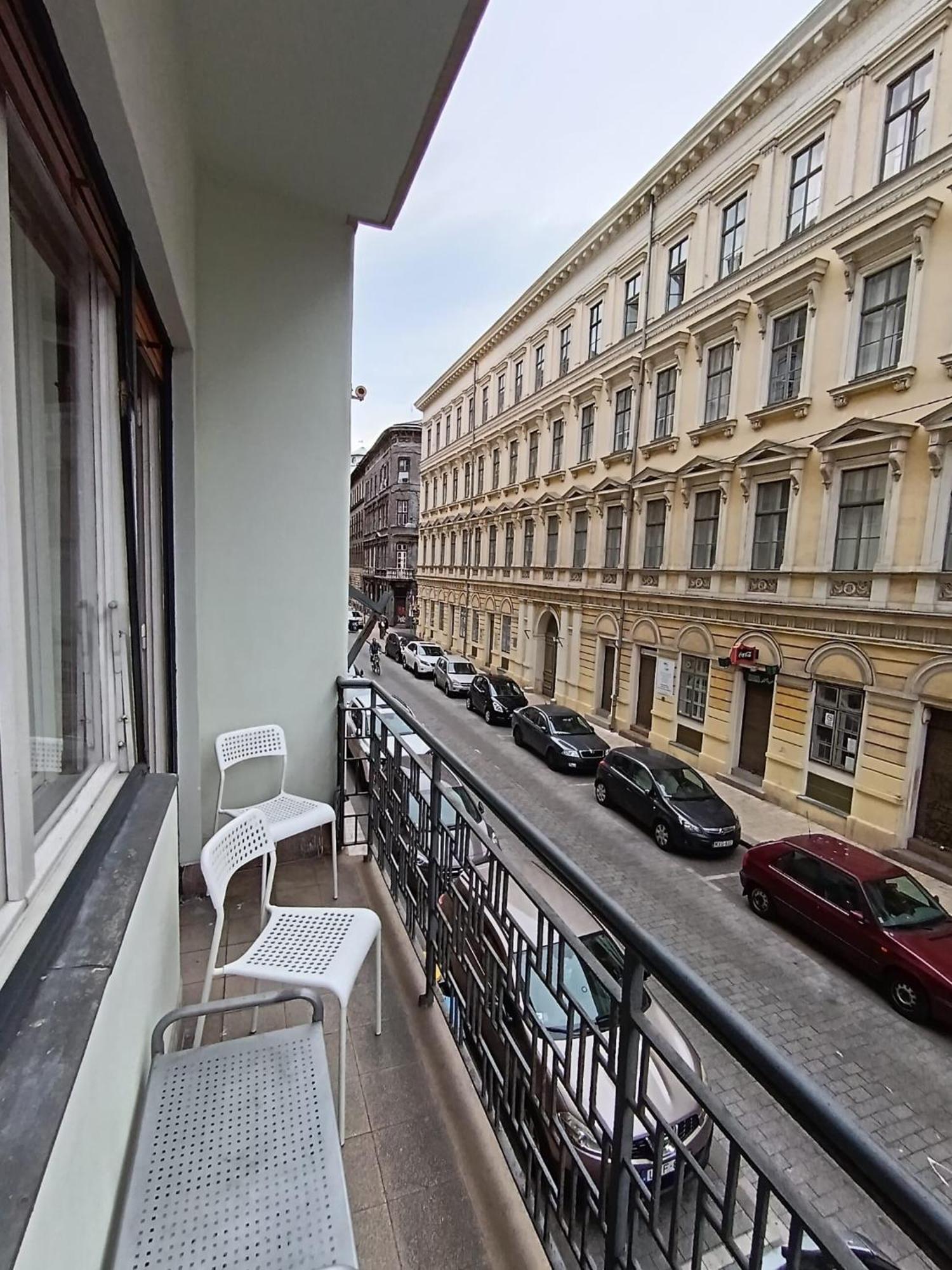 Studio With Terrace In Heart Of The City Budapest Exteriör bild